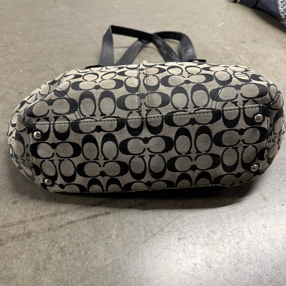 Coach Signature‎ Canvas Tote Bag Black Gray Patent Trim F13117